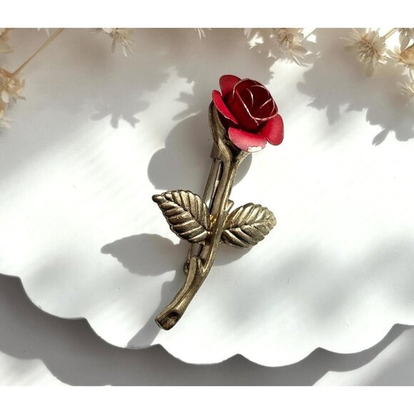 Red Rosebud Vintage Gold Stem Toned Floral Textured Lovely Brooch Pin - Picture 1 of 9